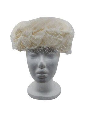 Vintage MCM Womens Ivory Pillbox Hat With Netting Size 21